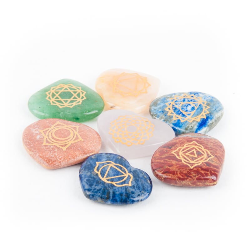 Edelstein SET mit 7 Chakra Symbolsteinen (Herz) mit Tasche