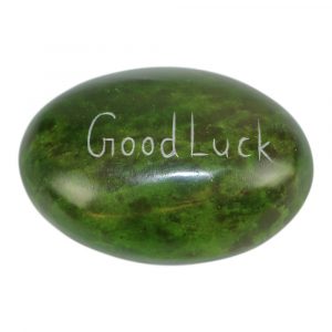 Glücksstein aus Speckstein “Good Luck” (grün)